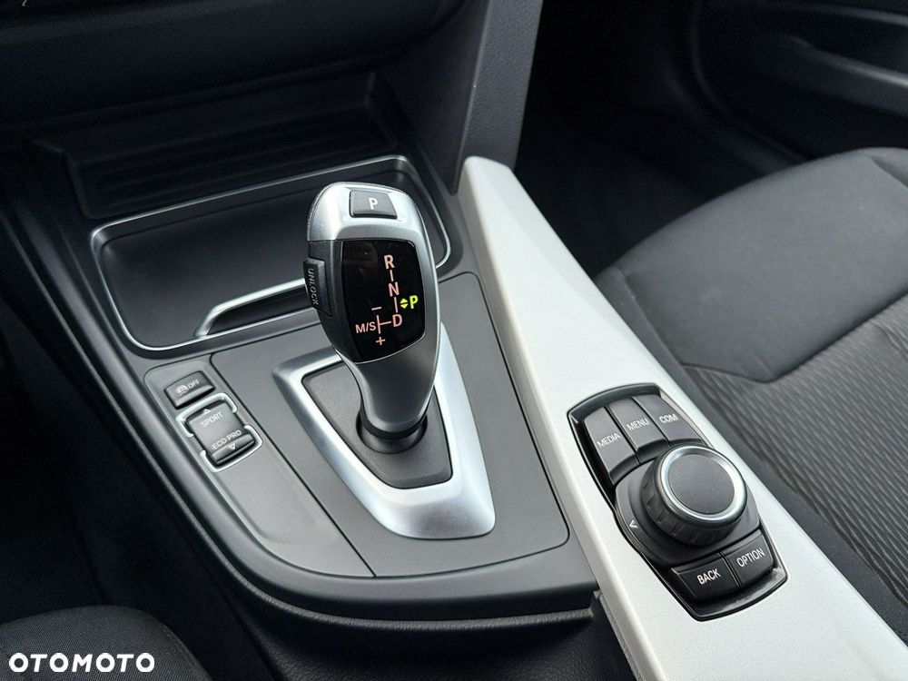 BMW Seria 3 318i GPF - 7