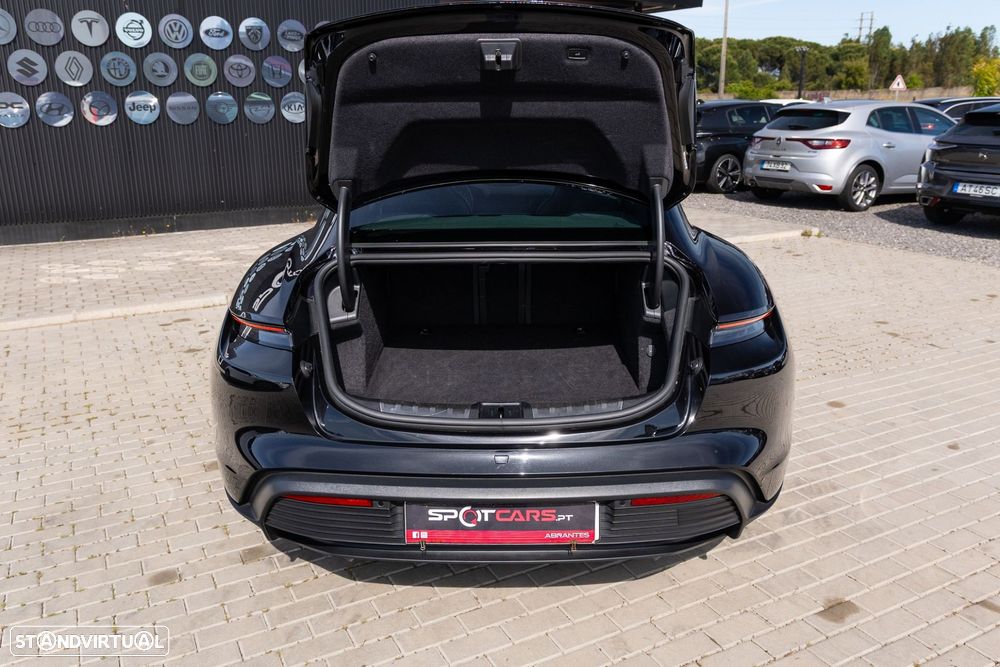 Porsche Taycan 4S - 10