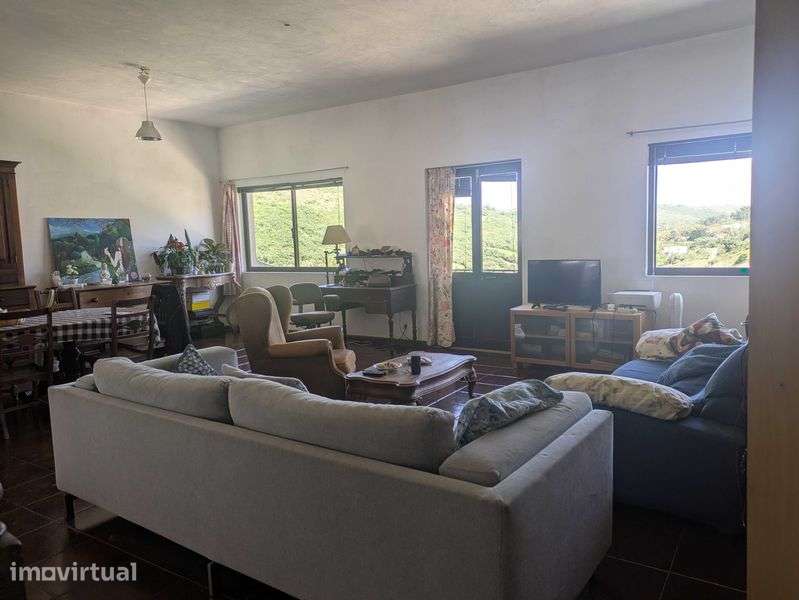 Moradia de dois pisos com afetação a comércio - Grande imagem: 5/12