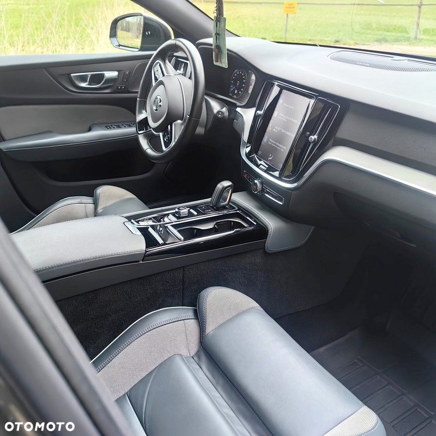 Volvo V60 T6 AWD Recharge Plus Dark - 10