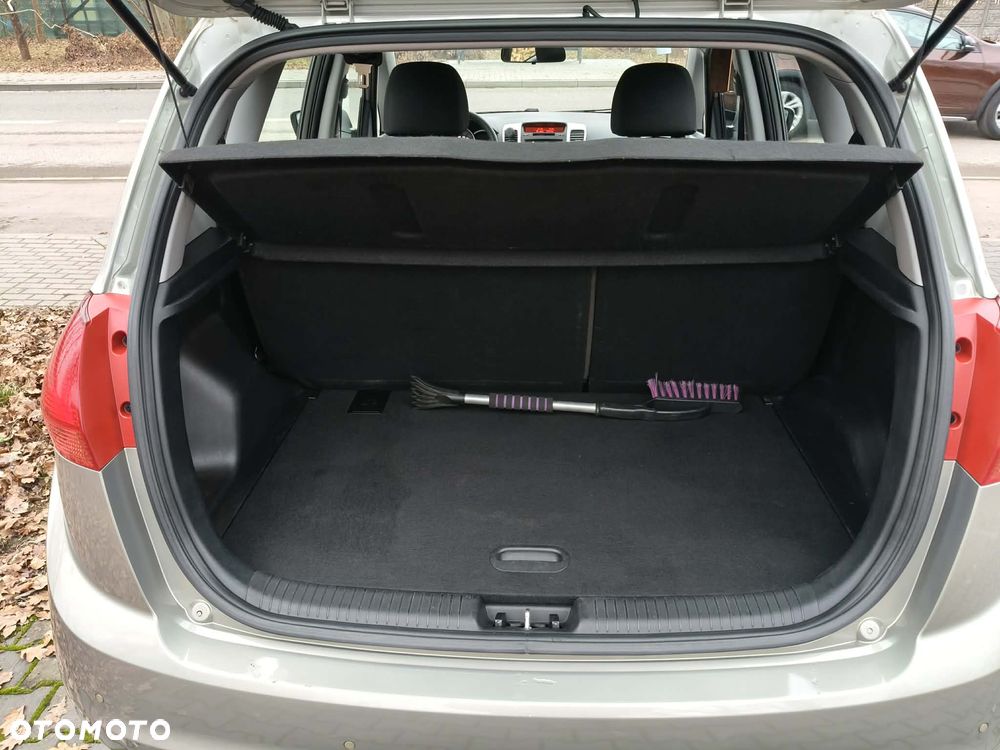 Kia Venga 1.6 L - 10