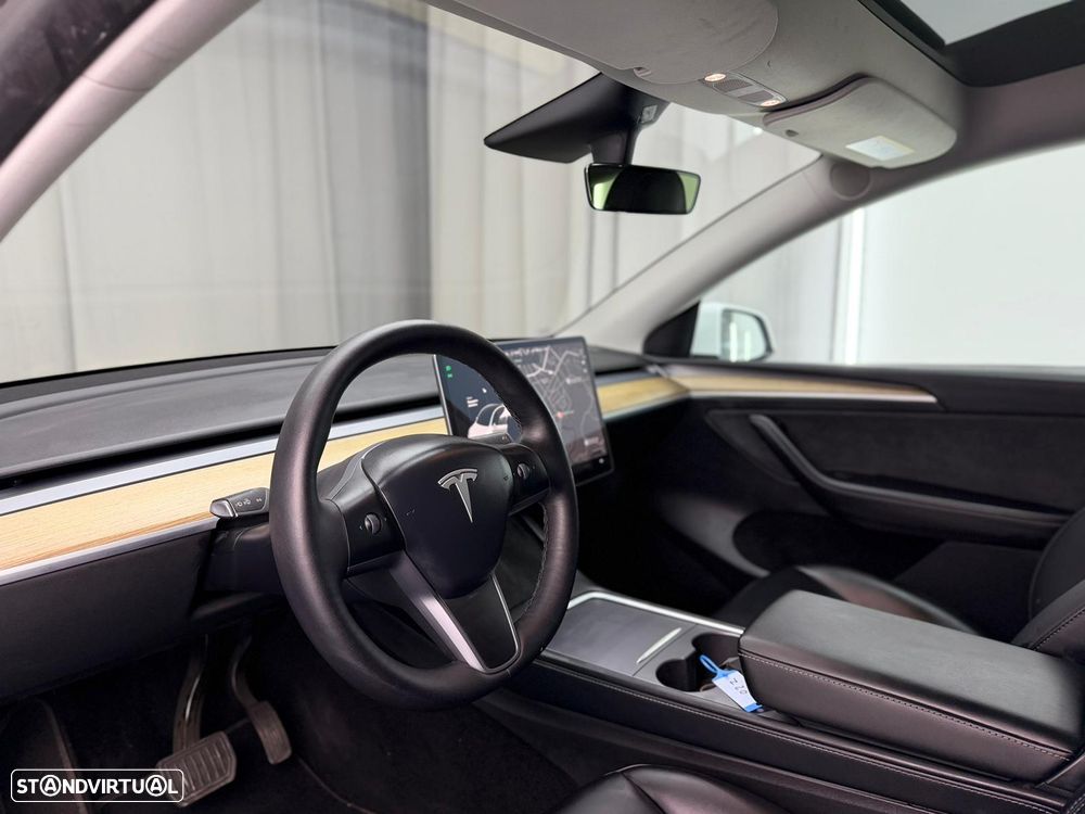 Tesla Model Y Long Range Dual Motor AWD - 23