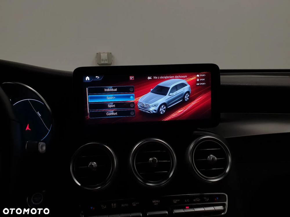 Mercedes-Benz GLC 300 d 4Matic 9G-TRONIC AMG Line Plus - 23