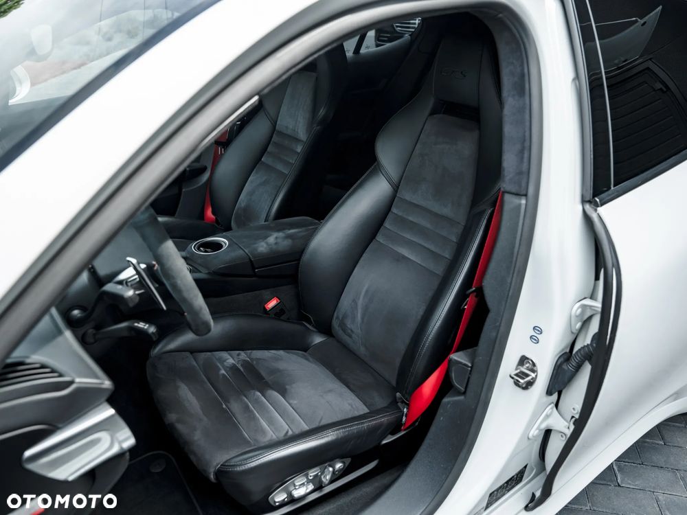 Porsche Panamera GTS PDK - 15