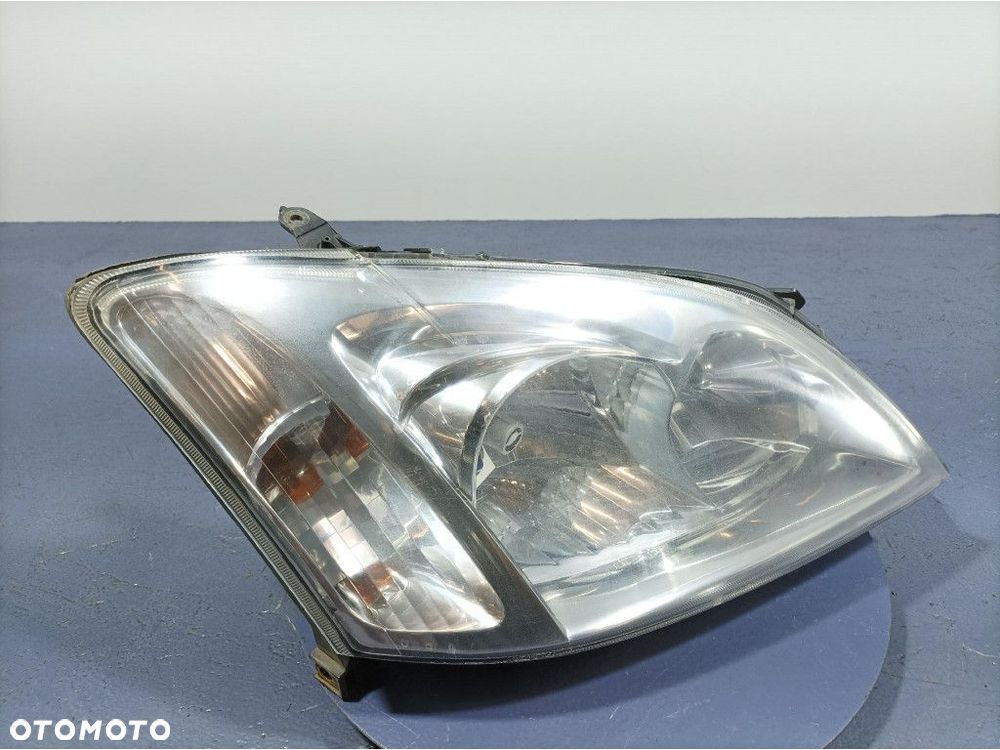 TOYOTA COROLLA E12 HB REFLEKTOR LAMPA PRZÓD PRAWY EU 81130-02150 - 2