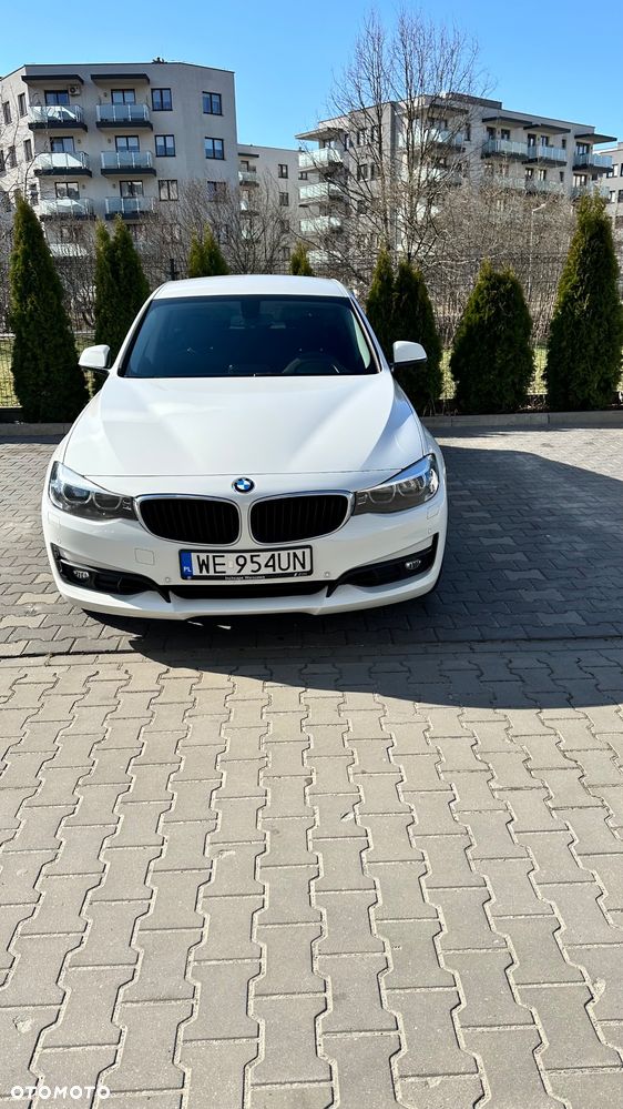 BMW 3GT 320i xDrive Advantage - 2