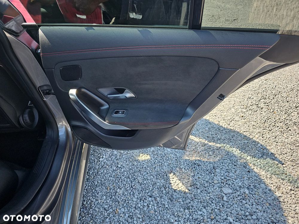 Mercedes-Benz CLA 200 AMG Line 7G-DCT - 25