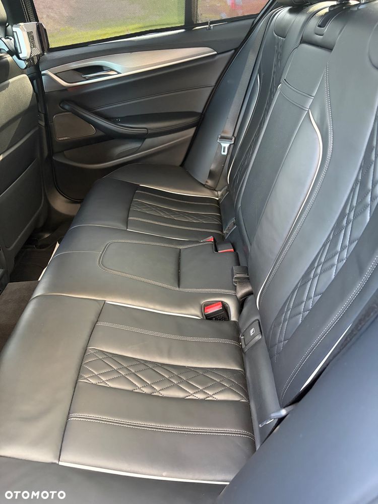 BMW Seria 5 M550i xDrive sport - 19