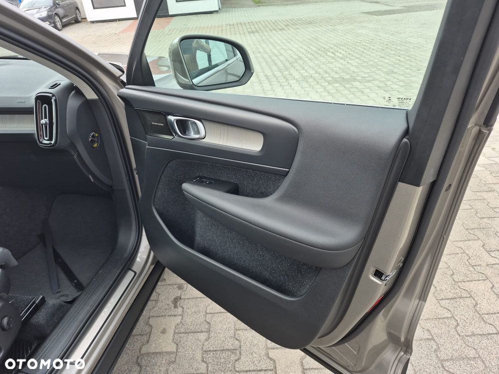 Volvo XC 40 - 25