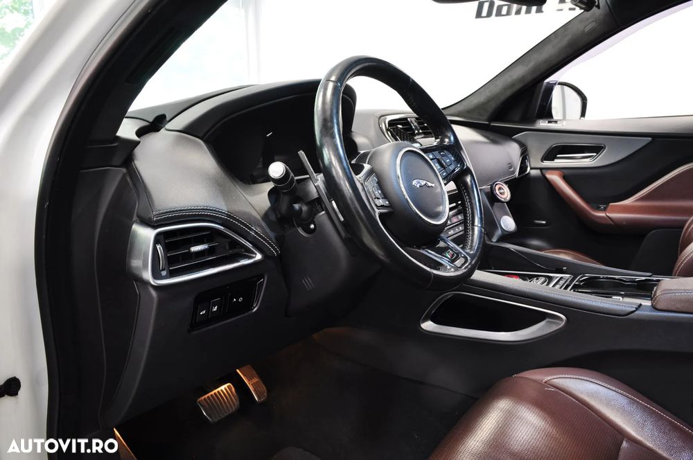 Jaguar F-Pace AWD First Edition - 10