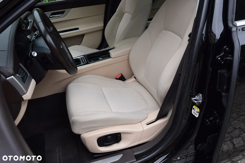 Jaguar XF 20d Prestige - 16
