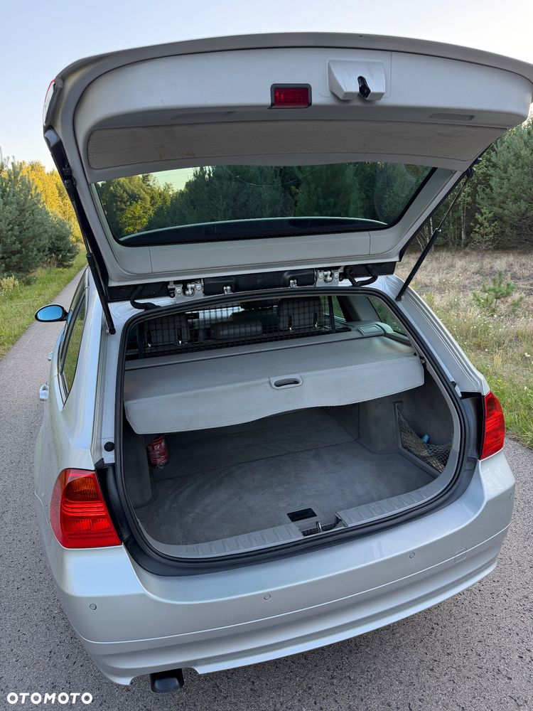 BMW Seria 3 318d - 15