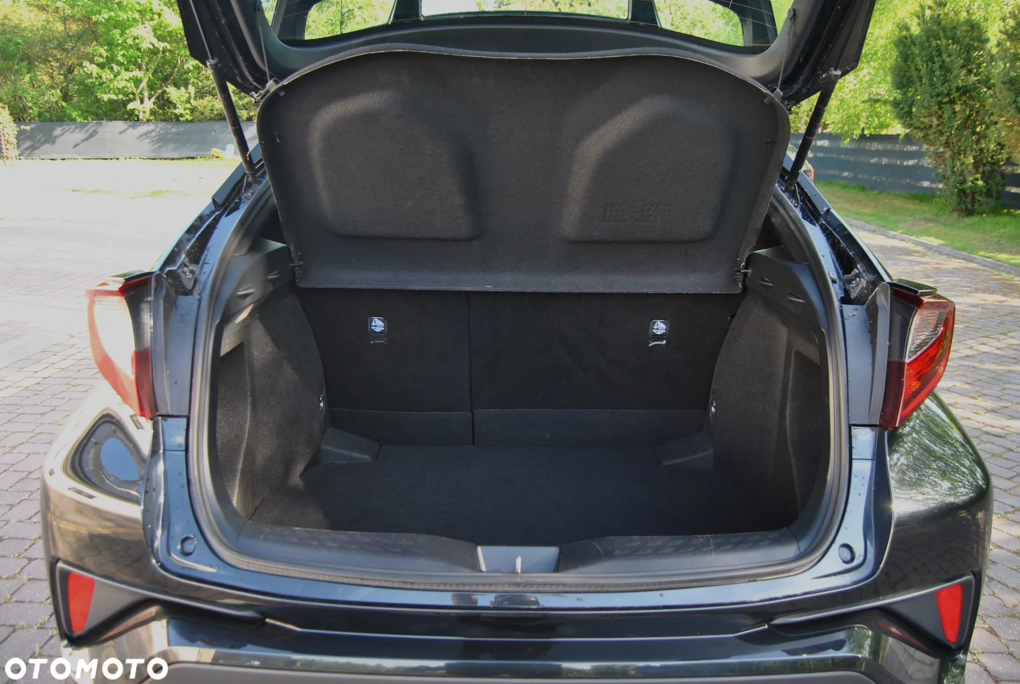 Toyota C-HR Hybrid Style Selection - 16