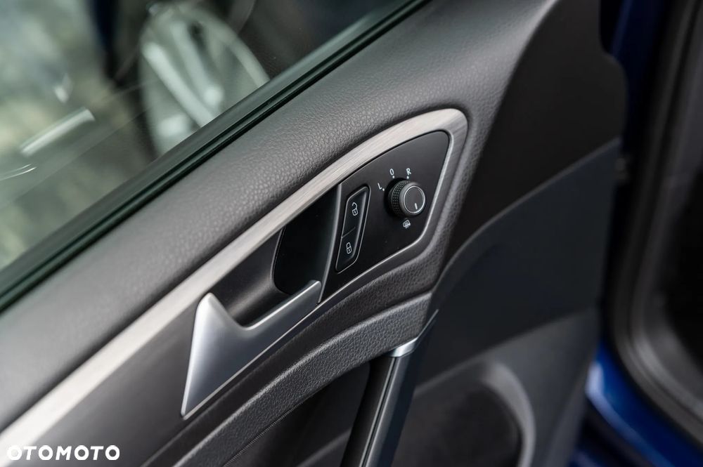 Volkswagen Golf - 24