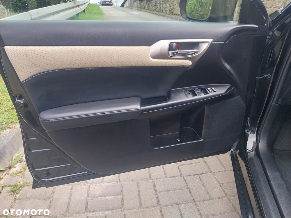 Lexus CT 200h Business Edition - 10