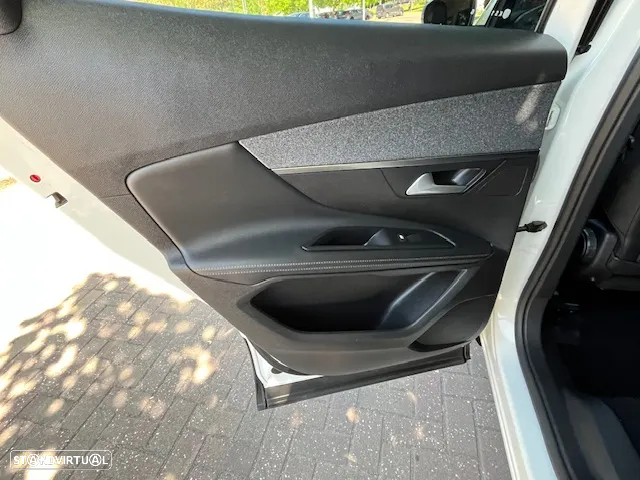 Peugeot 3008 1.5 BlueHDi Allure Pack EAT8 - 22