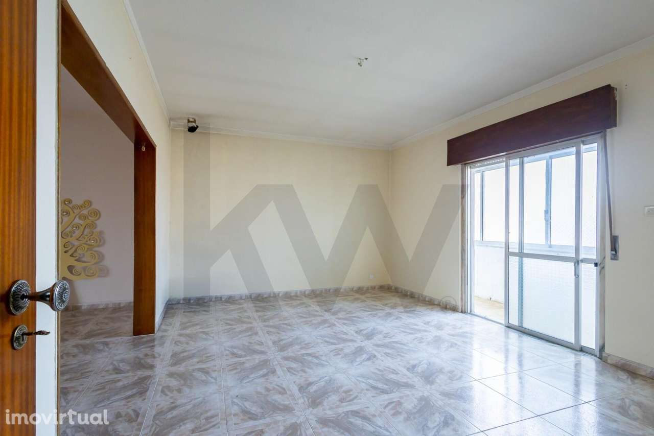 Oportunidade de Investimento - Moradia com 2 Frações + Anexo e Quintal - Grande imagem: 3/21