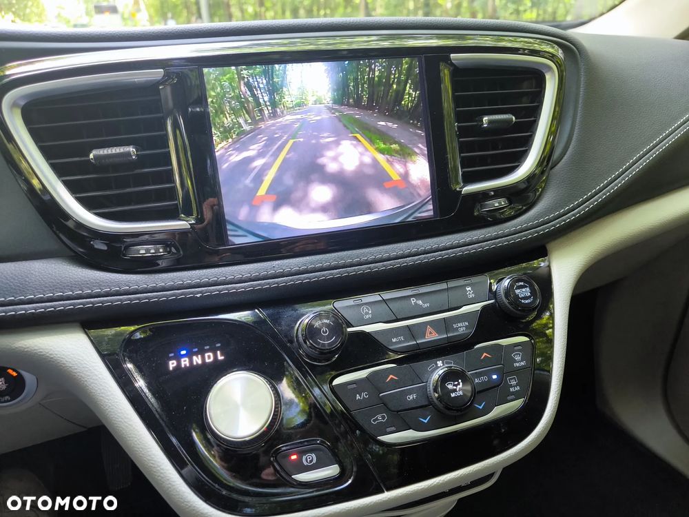 Chrysler Pacifica - 21