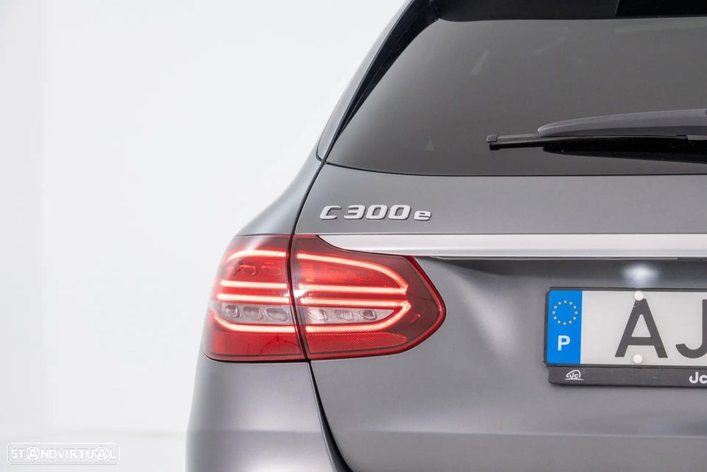 Mercedes-Benz C 300 e AMG Line - 12