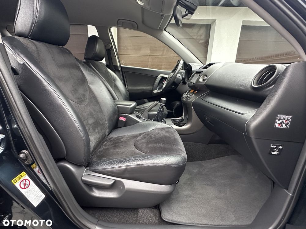 Toyota RAV4 2.0 VVT-i Premium - 28