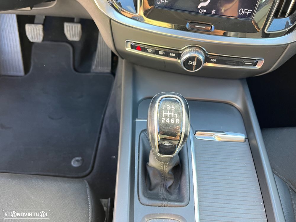 Volvo V60 2.0 D3 Momentum Plus - 39