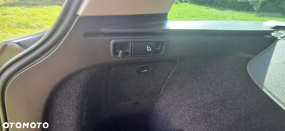 Volkswagen Passat 2.0 TDI Highline - 13