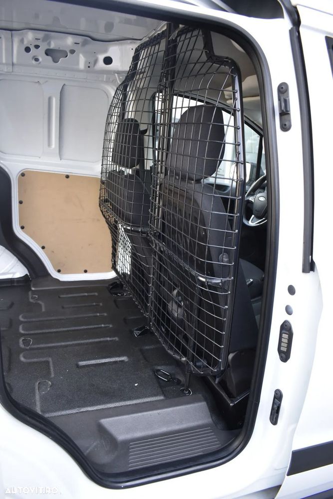 Ford Transit Courier - 12