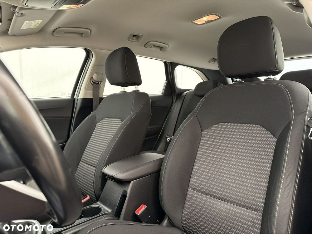 Kia Ceed - 12
