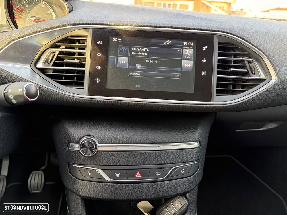 Peugeot 308 1.2 PureTech Allure J17 - 48