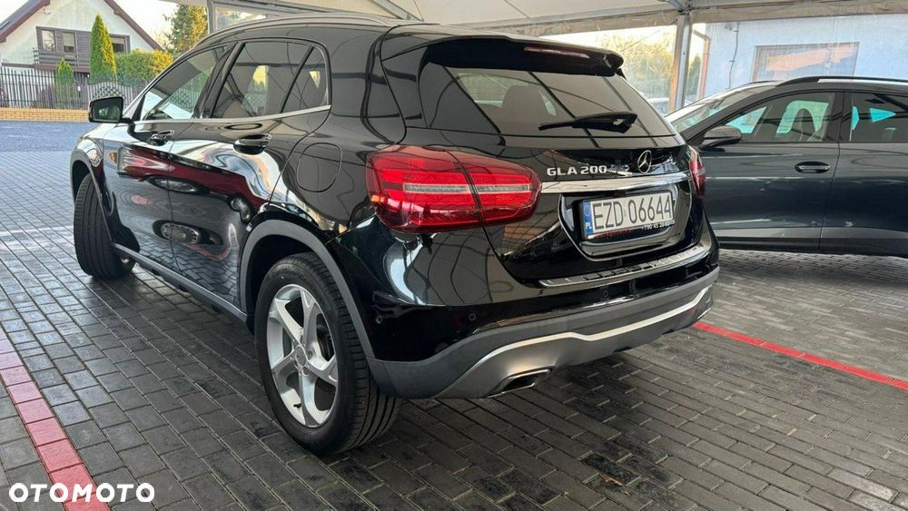 Mercedes-Benz GLA - 21