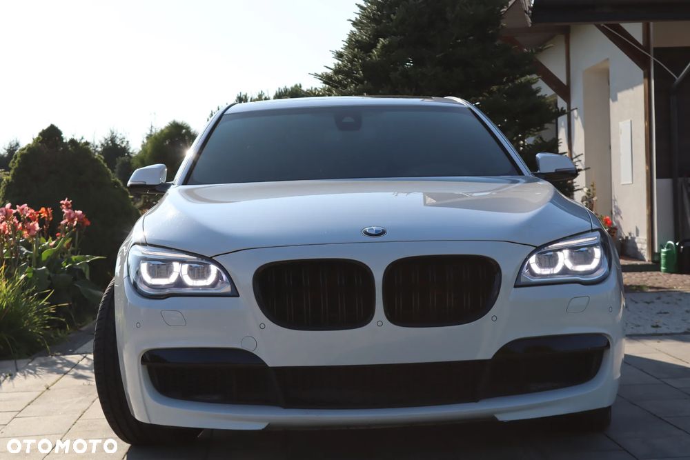 BMW Seria 7 750i - 1