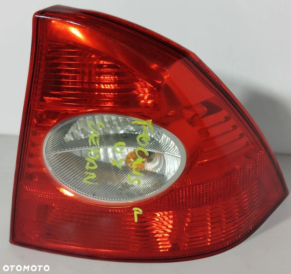 lampa prawa tylna tył FORD FOCUS MK2 04-08 SEDAN - 4