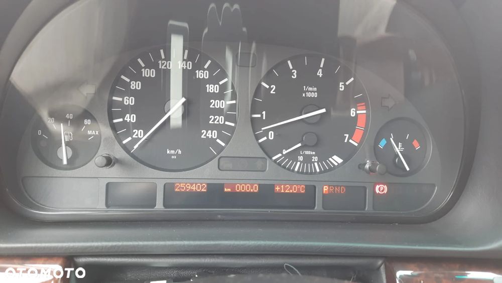 BMW Seria 7 740i - 17