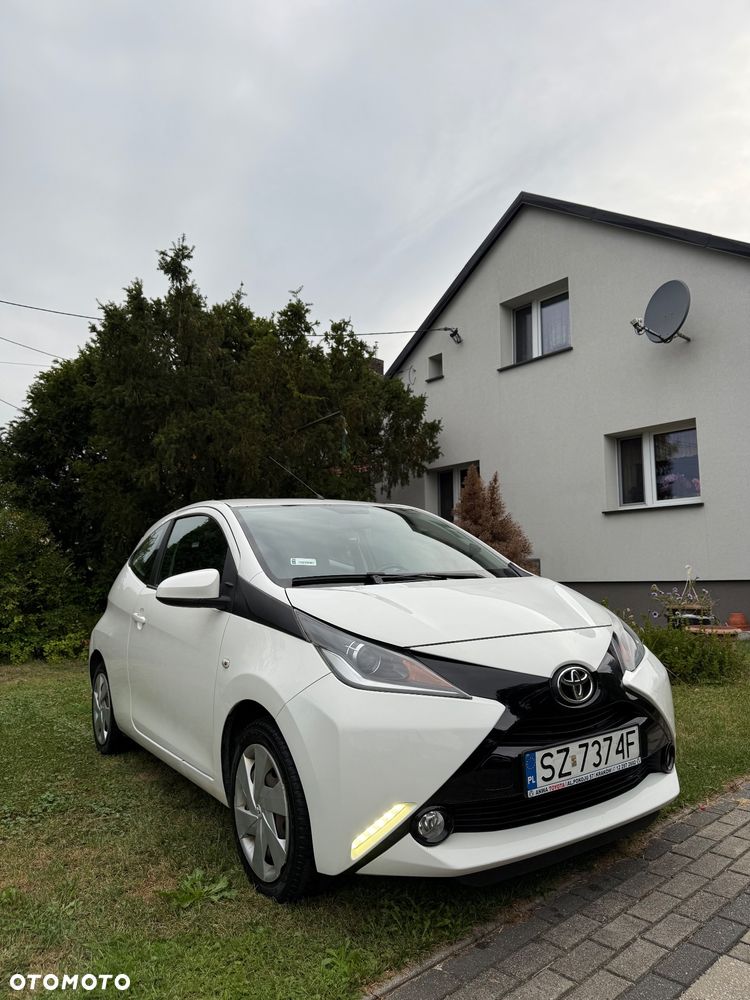 Toyota Aygo x-play - 1