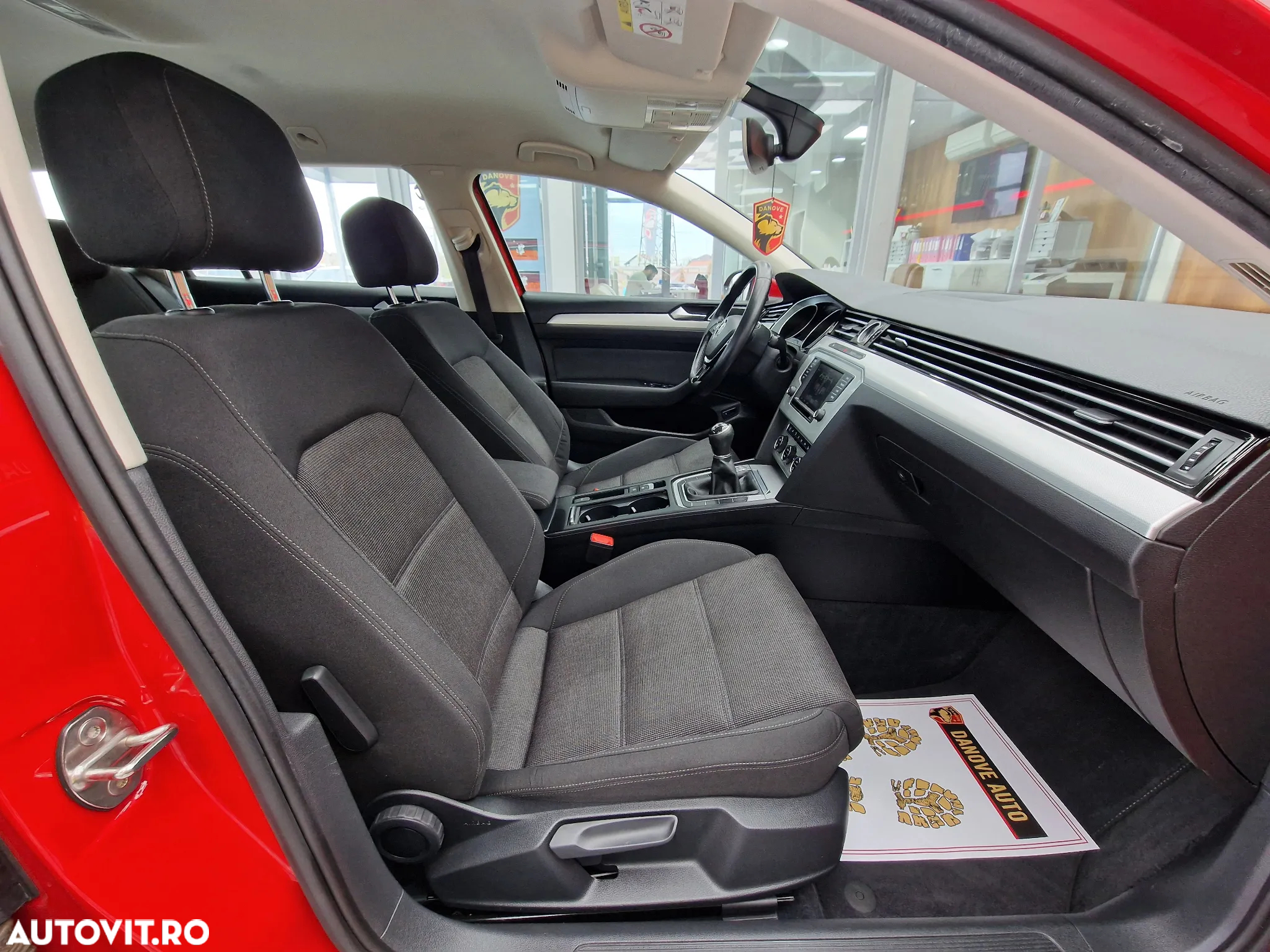 Volkswagen Passat Variant 2.0 TDI (BlueMotion Technology) Comfortline - 14