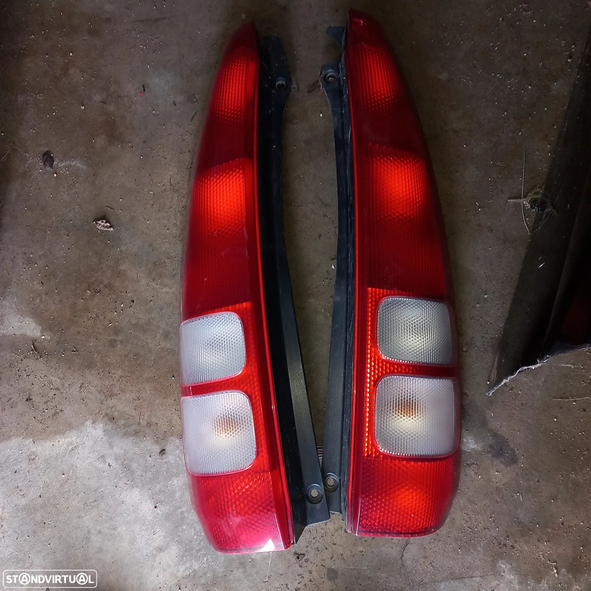 Farois traseiros honda hrv 2000 - 1