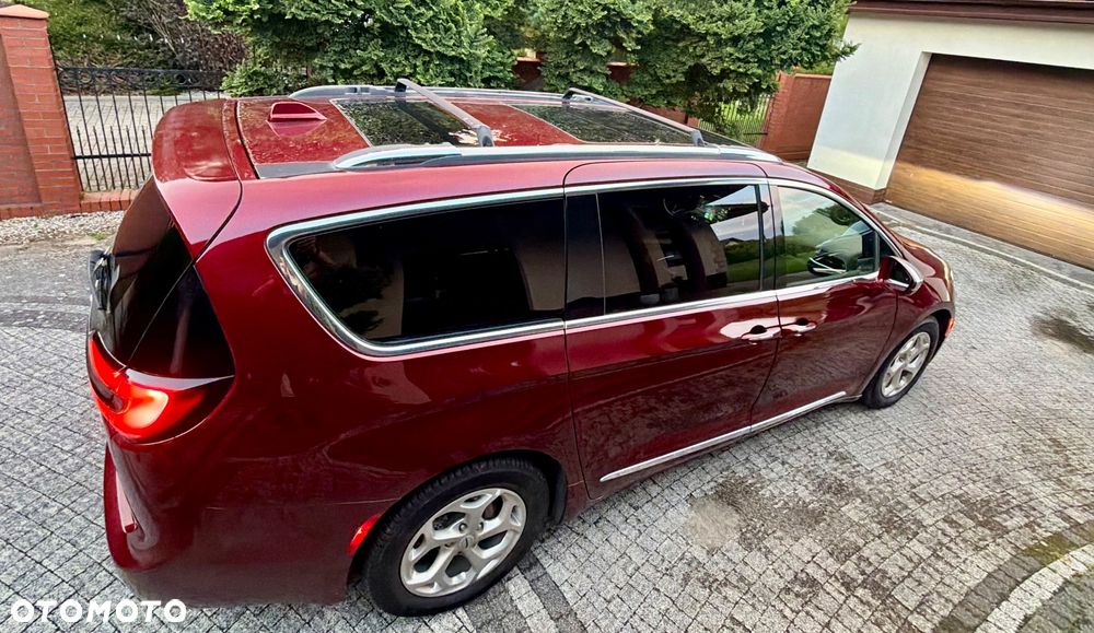 Chrysler Pacifica - 5
