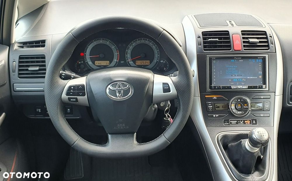 Toyota Auris - 11