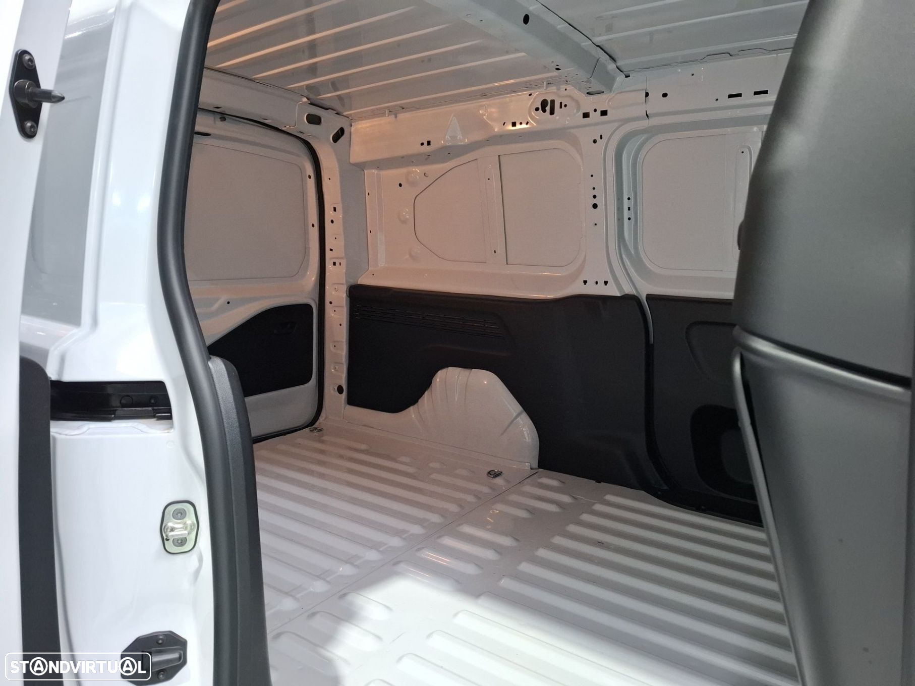 Peugeot Partner Partner Longa 1.5 BlueHDi 100cv S&S CVM6 - 24