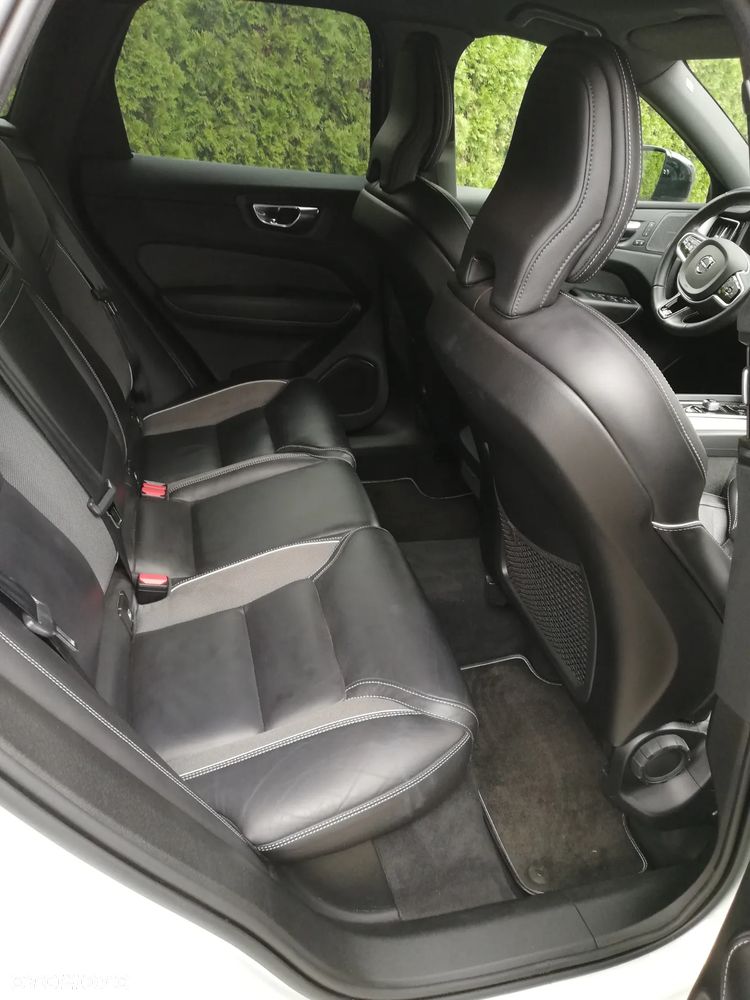 Volvo XC 60 B5 D AWD R-Design - 12