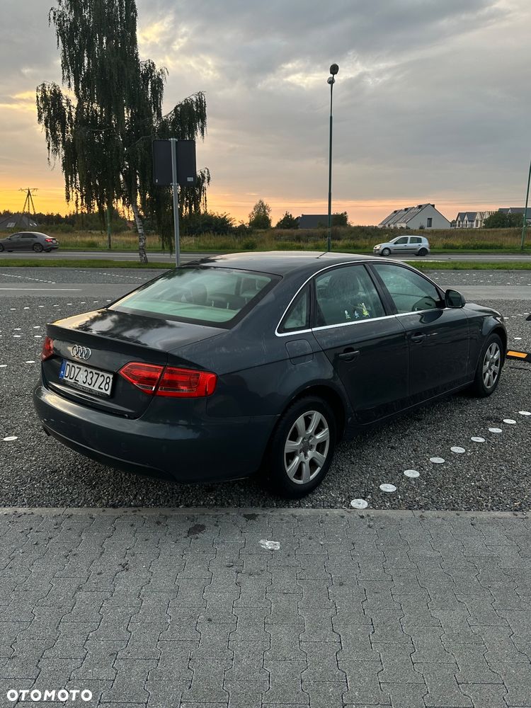 Audi A4 Limousine - 10