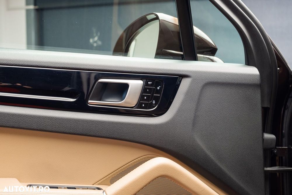 Porsche Cayenne - 26