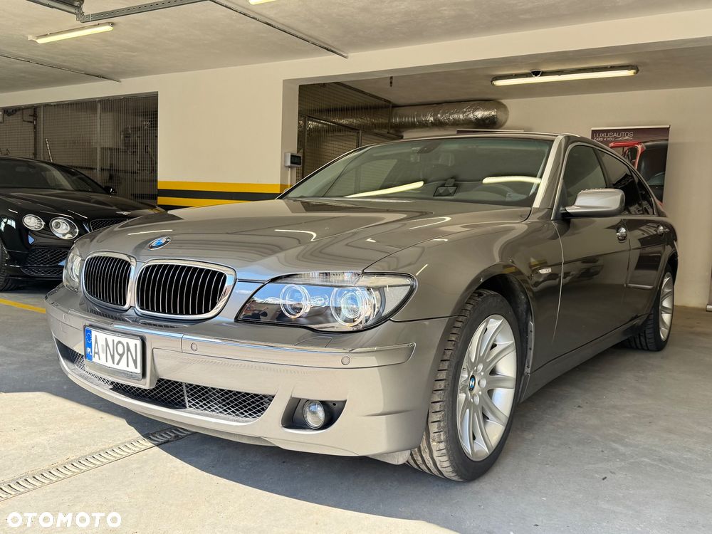 BMW Seria 7 750Li - 1