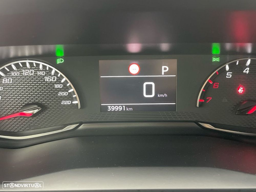 Peugeot 2008 1.2 PureTech Allure EAT8 - 9