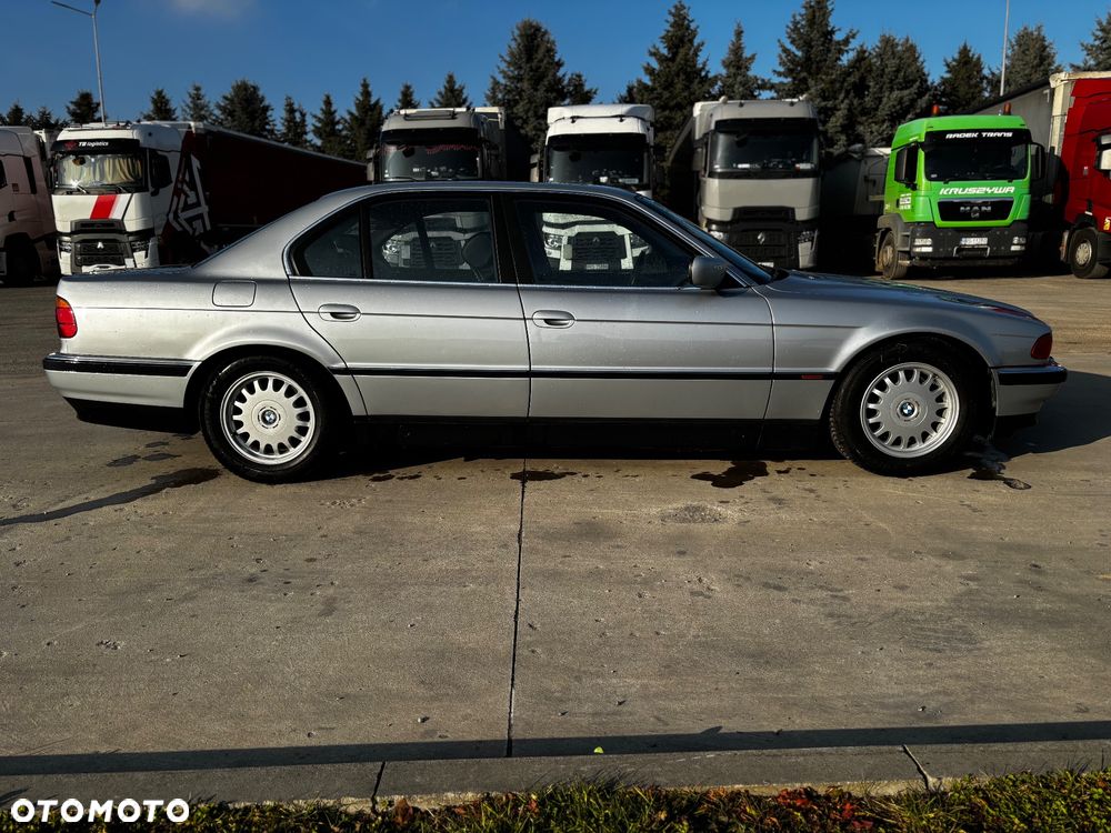 BMW Seria 7 740i - 7