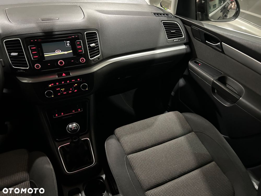 Volkswagen Sharan 2.0 TDI BlueMotion Technology Highline - 22