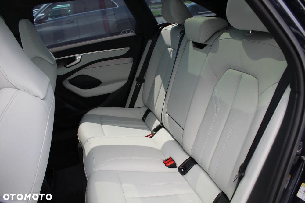 Audi A6 Avant TDI mHEV Quattro S tronic - 17