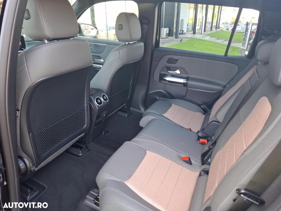 Mercedes-Benz EQB - 10