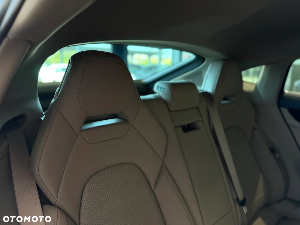 Porsche Panamera 4 E-Hybrid PHEV - 36