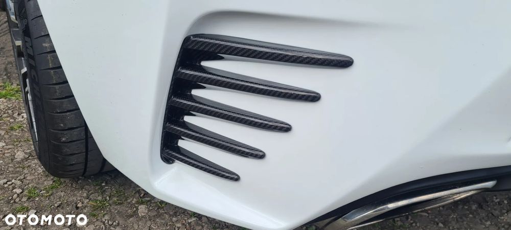 Lexus RC 200t / 300 F Sport - 12